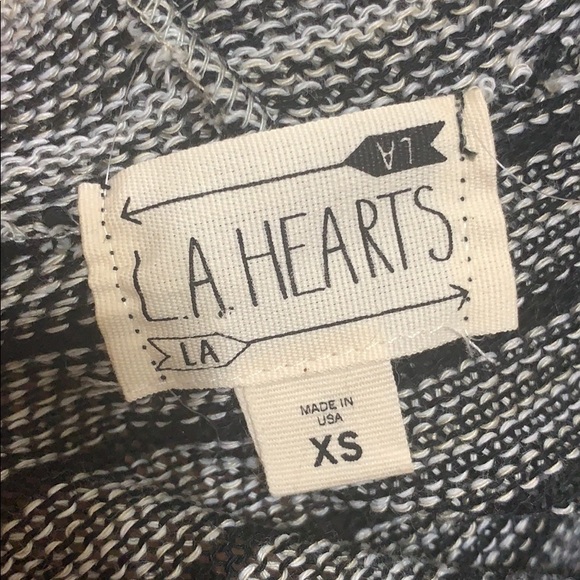 pac sun sweater (la hearts) - Picture 3 of 3